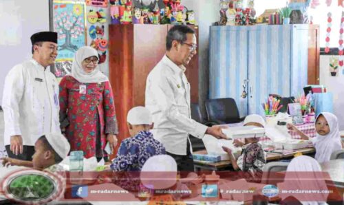 Pastikan Setiap Menu Disukai Siswa, Pj. Gubernur Heru Tinjau Pendistribusian Makanan Bergizi Gratis di SDN Wijaya Kusuma