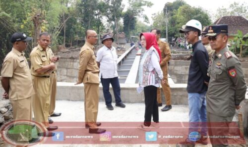 Bupati Etik Tinjau Pembangunan Jembatan Jatingarang, Proyek Ditargetkan Rampung pada Akhir 2024