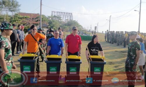 Peringati HUT ke-79 TNI, Kodim 1611/Badung Gelar Karya Bakti di Areal Pantai Padang Galak