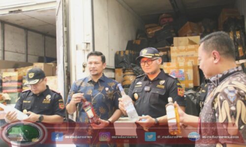 Bea Cukai Sinergi dengan APH Lainnya Amankan Ribuan Karton Miras llegal dan Pita Cukai Palsu di Jatim