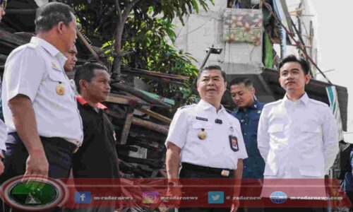 Dampingi Wapres Gibran Tinjau Banjir Rob, Pj. Gubernur Teguh Sebut Pembangunan Tanggul Pantai Dimulai 2025