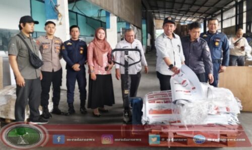 H-1 Pencoblosan, KPU Jatim Pastikan Logistik Pilkada 2024 Sudah Terdistribusi di PPS Desa/Kelurahan