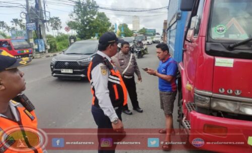 Parkir Sembarangan di Jalan Mahendradata dan Cargo, Dishub Denpasar Tertibkan 21 Kendaraan