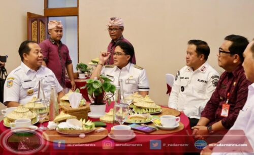 Serahkan DIPA dan TKD, Pj Gubernur Bali Minta Wali Kota dan Bupati se-Bali Kelola TKD dan APBD 2025