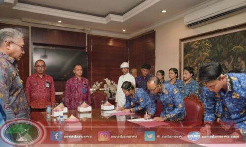 Pj Bupati Tagel Wirasa Lantik 16 ASN Jabatan Fungsional di Lingkup Pemkab Gianyar