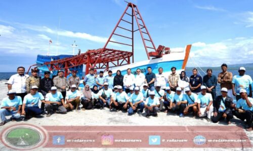 Dirjen KKP Serahkan 2 Unit Kapal Ikan Hasil Ilegal Fishing kepada Nelayan Banyuwangi di Banyuwangi