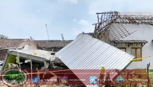Tampak kondisi rumah porak poranda usai ledakan yang terjadi di Desa Sumolawang, Kecamatan Puri, Mojokerto, Jawa Timur (Jatim). (Foto: istimewa)