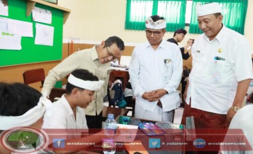 Kunker di Denpasar, Wamendikdasmen Sapa Siswa dan Tenaga Pendidik SMP Dwijendra