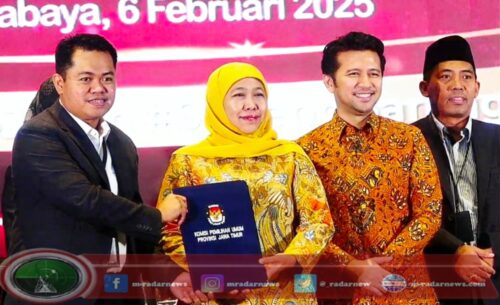 Rapat Pleno Terbuka: KPU Resmi Tetapkan Khofifah-Emil sebagai Gubernur dan Wagub Jatim Terpilih