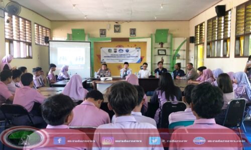 Tangkal Berita Hoaks: Bekali Pelajar Melalui Edukasi dan Literasi di Era Digital di Banyuwangi