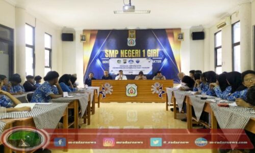 KJJT Bersama Polresta Banyuwangi Kembali Gelar Edukasi Jurnalistik Bangun Generasi Taat Hukum di SMPN 1 Giri di Banyuwangi