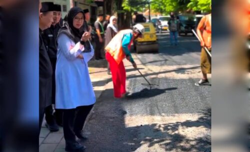 Pastikan Kelancaran Arus Mudik Lebaran, Pemkab Banyuwangi Gencar Perbaikan Jalan Berlubang di Banyuwangi