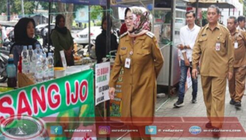 Buka “Festival Kampung Ramadan 2025”, Bupati Etik Harap Jadi Terobosan Bangkitkan Ekonomi UMKM