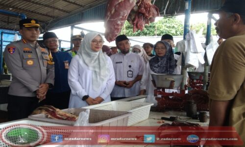 Bupati Ipuk Tinjau Pasar Blambangan, Pastikan Stok dan Harga Bahan Pokok Terkendali  di Banyuwangi