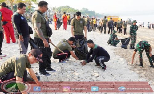 HUT ke-75 Satpol PP dan HUT ke-63 Satlinmas, Pemprov Bali Gelar Aksi Bersih Pantai Kedonganan
