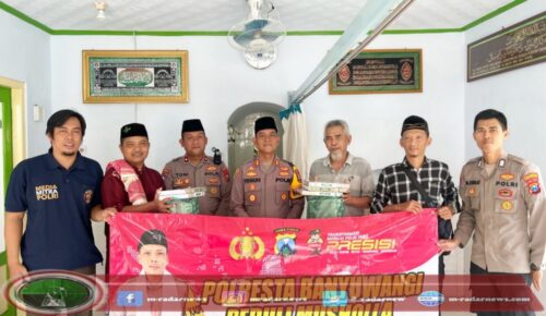 Bulan Ramadan 1446 H, Peduli Mushola: Polresta Banyuwangi Kembali Salurkan Bantuan Sarana Ibadah di Dua Tempat di Banyuwangi