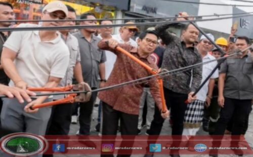 Tingkatkan Daya Tarik Wisata dan Estetika Kawasan, Bupati dan Wabup Badung Potong Kabel Provider di Canggu