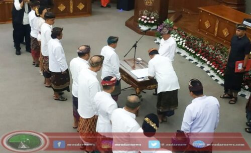 Gubernur Koster Lantik Anggota KPID Bali 2025-2028 dan KI Bali 2025-2029