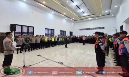 Kapolresta Banyuwangi Pimpin Apel Pasukan Kesiapan Pengamanan Malam Takbir Idul Fitri 1446 H di Banyuwangi