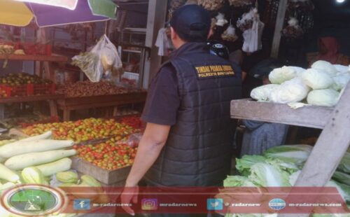 Pastikan Ketersediaan dan Stabilitas Harga Bahan Pokok, Polresta Banyuwangi Lakukan Sidak Pasar di Banyuwangi