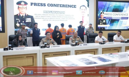Polda Jatim Amankan Tiga Tersangka Pembuat dan Penyebar Video Deep Fake Hoaks Catut Nama Gubernur