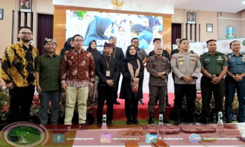 Gelar Deklarasi SPMB Tahun Ajaran 2025/2026, Bupati Ipuk: Semua Anak Banyuwangi Harus Sekolah  di Banyuwangi