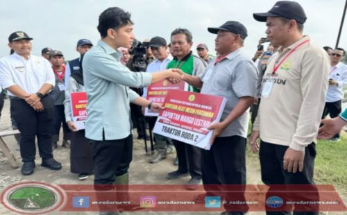 Tanam Padi Bersama di Ngawi, Wapres Tegaskan Pemerintah Siap Bantu berbagai Permasalahan Petani