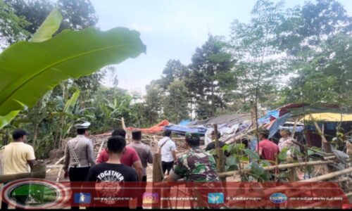 Personel Gabungan Polres Pasuruan Bongkar Arena Sabung Ayam di Desa Pucangsari, Purwodadi
