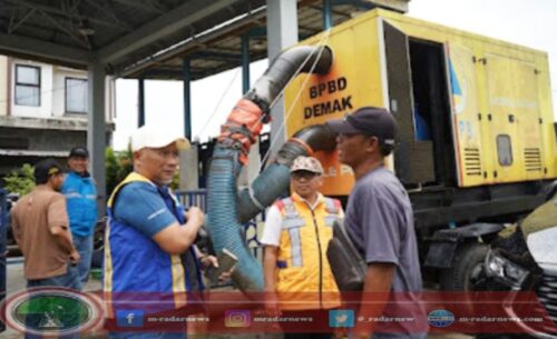Upaya Keringkan Rob Jalan Pantura Demak, Pemprov Jateng Kembali Datangkan Pompa Tambahan 