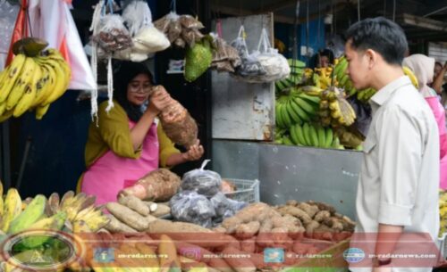 Hari Kedua Kunker di Banyuwangi, Wapres Gibran Tinjau Pasar Rogojampi Cek Inflasi dan Dorong Penguatan UMKM Pasar Rakyat