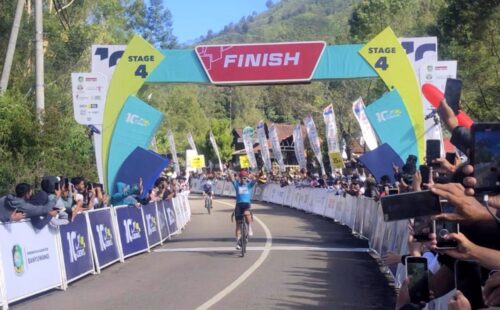 Setelah 11 Tahun Penantian, Benjamin Prades Raih Gelar Juara di Etape 4 TdBI 2025 di Banyuwangi