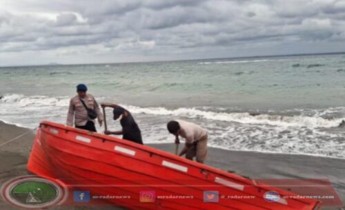 Sat Polairud Jembrana Amankan Sekoci Milik KMP Tunu Pratama Jaya Terdampar di Pesisir Pantai Cekik
