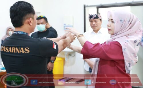 19 Personel Penyelam Periksa Kesehatan Jelang Pencarian Bawah Laut Korban KMP Tunu Pratama Jaya di Banyuwangi