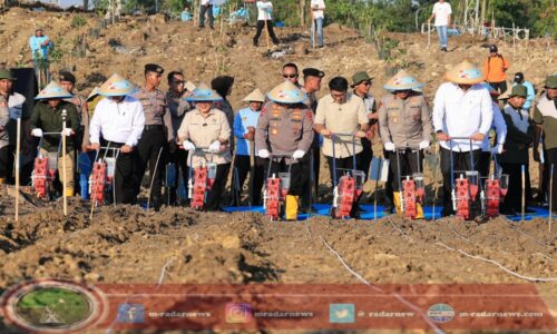 Polri Perkuat Ketahanan Pangan Nasional Lewat Tanam Jagung Serentak Kuartal III di Grobogan di Banyuwangi