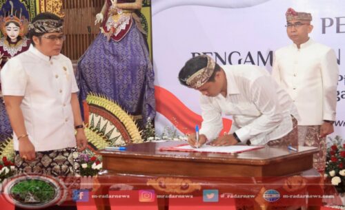 Isi Kekosongan, Wagub Giri Prasta Lantik Dua Pejabat Pimpinan Tinggi Pratama