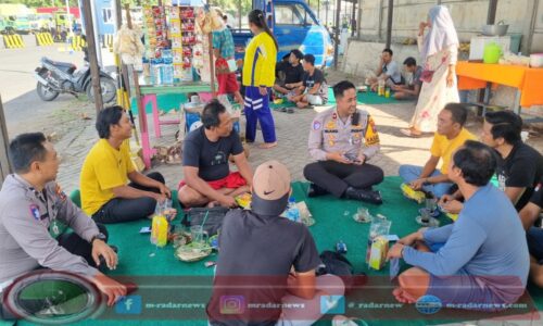 Ngopi Bareng Sopir Truk, Satlantas Polresta Banyuwangi Sosialisasikan Operasi Patuh Semeru dan ODOL di Banyuwangi