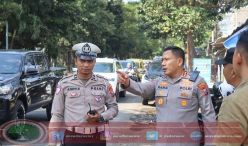 Aksi Cepat Polresta Banyuwangi: Urai Kepadatan Arus Lalin di Kawasan KP3 Tanjung Wangi di Banyuwangi