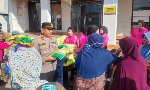 Polresta Banyuwangi dan Bulog Gelar Gerakan Pangan Murah, Salurkan 2 Ton Beras di Tiga Lokasi di Banyuwangi