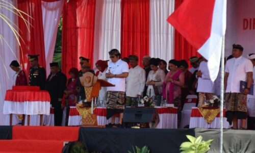 Pimpin Apel Kemerdekaan RI ke-80, Wagub Giri Prasta Ajak Generasi Bangsa Lanjutkan Perjuangan