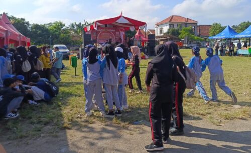 SMKS Muhammadiyah 6 Rogojampi Gelar Jalan Sehat dalam Puncak Perayaan HUT ke- 80 RI