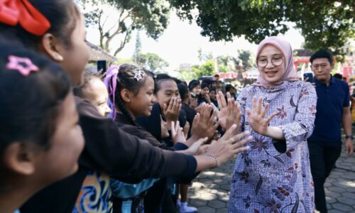 Ngantor Desa, Bupati Banyuwangi Gelorakan Semangat Kemerdekaan di Sekolah di Banyuwangi