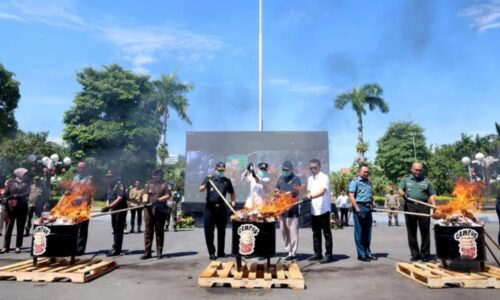 Pemkot Surabaya dan Bea Cukai Musnahkan 11,1 Juta Batang Rokok Ilegal Senilai Rp16,6 Miliar