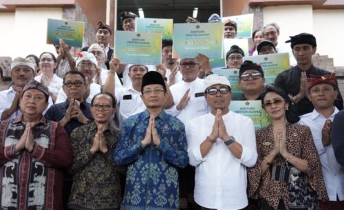 Menag Kunjungi Korban Banjir di Bali, Serahkan Bantuan Rp300 Juta