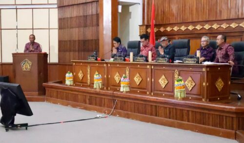 Dihadiri Wagub Giri Prasta, DPRD Bali Tanggapi Pandangan Gubernur Soal Raperda KIP dan ASKP