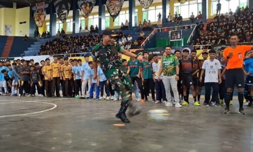 Dandim 0825/Banyuwangi Buka Turnamen Futsal DANDIM CUP 2, Kobarkan Semangat Generasi Muda di Banyuwangi