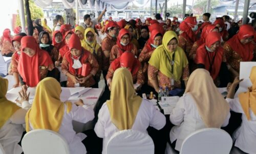 Pemkot Surabaya Salurkan BLT DBHCHT 2025 kepada 8.767 Penerima, Termasuk Buruh dan Warga Miskin