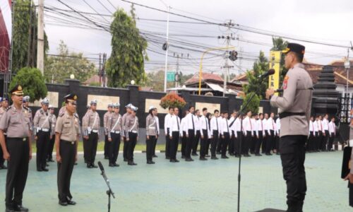 Polresta Banyuwangi Gelar Upacara Kenaikan Pangkat Pengabdian, Dua Personel Naik Pangkat di Banyuwangi