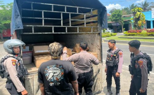 Patroli Presisi Polresta Banyuwangi Gagalkan Penyelundupan 1.800 Botol Arak di Jalur Utama Banyuwangi-Jember di Banyuwangi