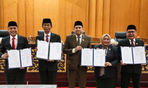 Rapat Paripurna, Pemkot dan DPRD Surabaya Sepakati KUA dan PPAS APBD 2026