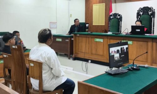 Dua Pengedar Miras Tradisional Jenis Arak Jalani Sidang Tipiring di PN Banyuwangi di Banyuwangi